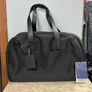 NEW Adrienne Vittadini Black & Charcoal Travel Duffel